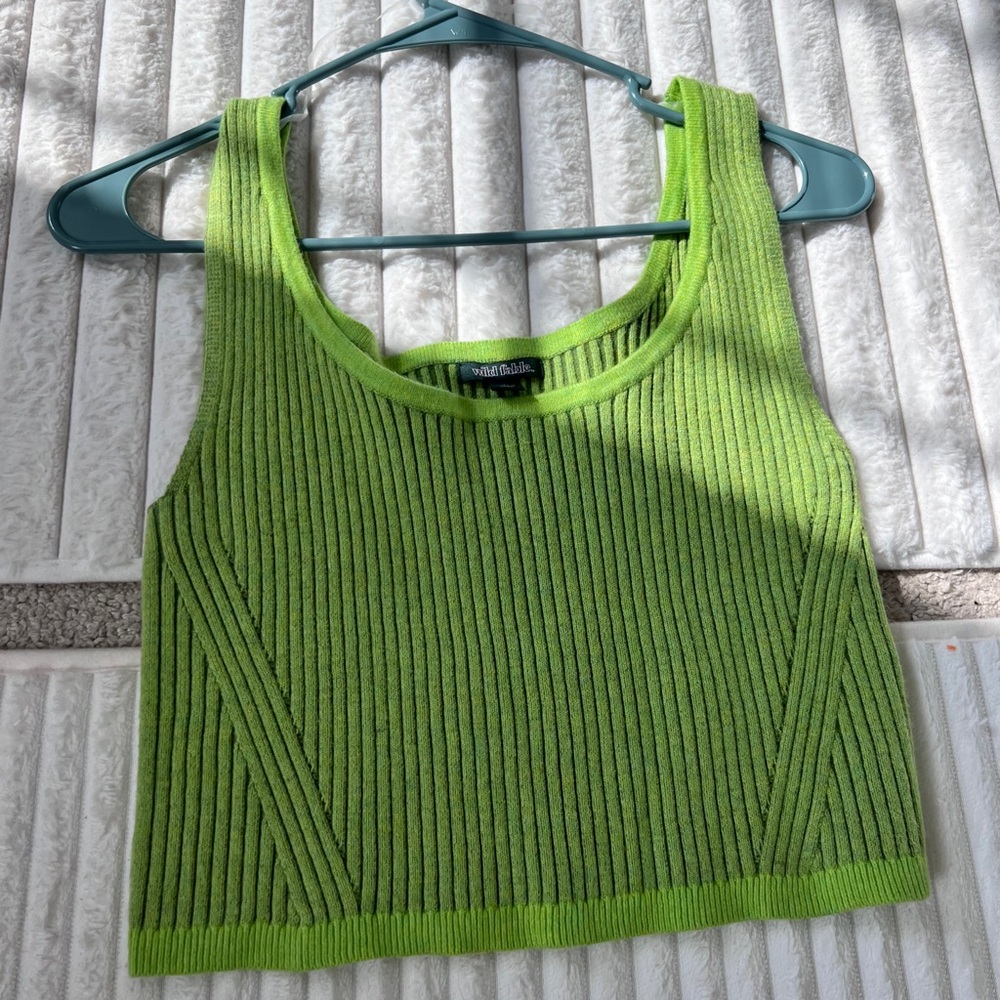 Green crop tank top size M